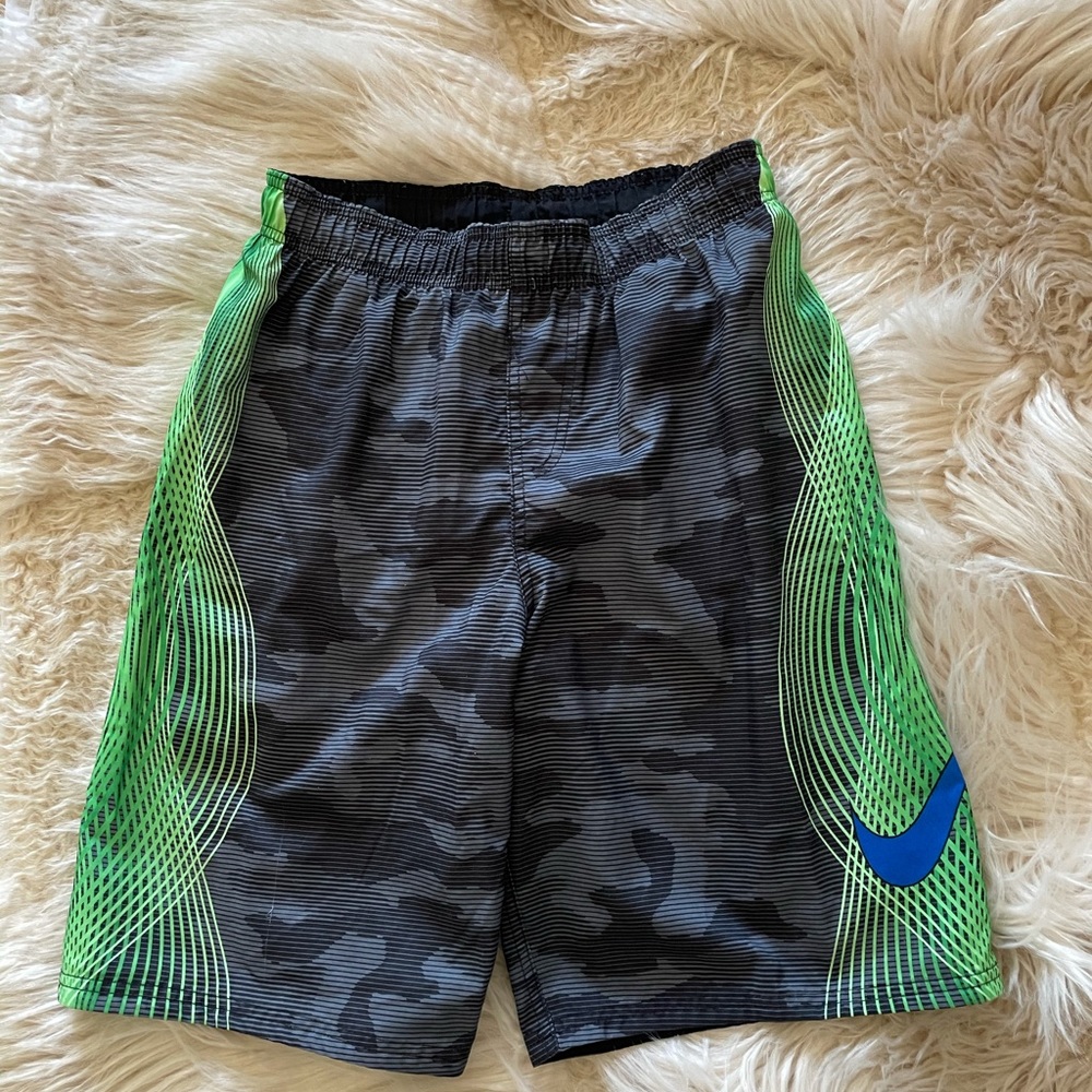 PRE OWNED NIKE BOYS SWIM SHORTS SZ  XL